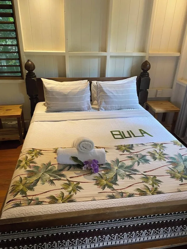Bure, 1 Queen and 1 Single Bed, Water View، Rainforest Eco Lodge 2/4