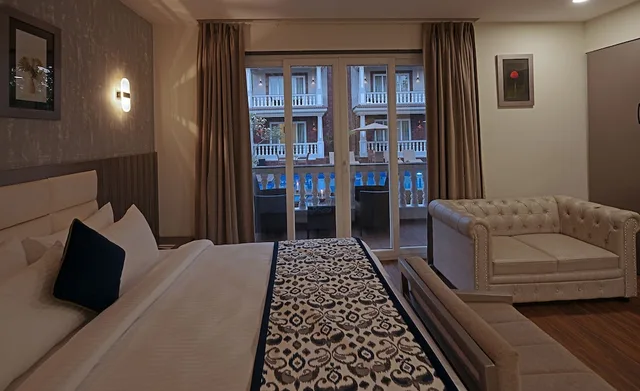 غرفة سوبيريور بسرير مزدوج بإطلالة على المسبح، Grand Continent Anjuna A Sarovar Portico Affiliate Hotel 3/4