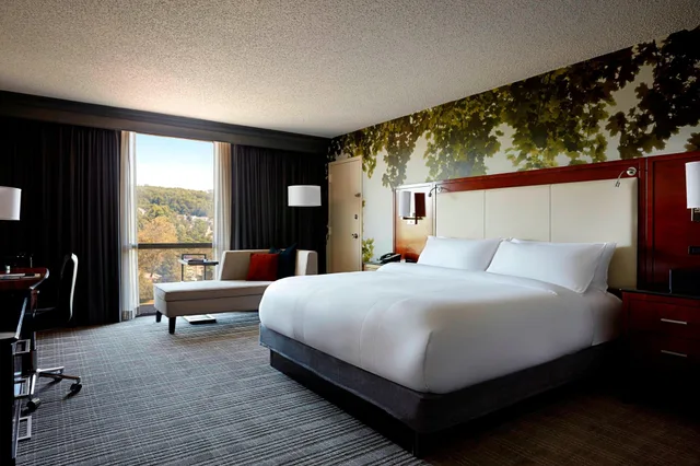 غرفة كلوب بسرير كينج، Westchester Marriott 3/9