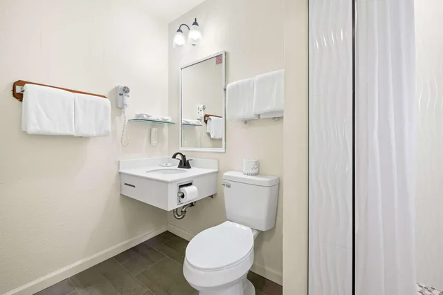 غرفة بسريرين مزدوجين، Econo Lodge Inn & Suites Heavenly Village Area 8/10