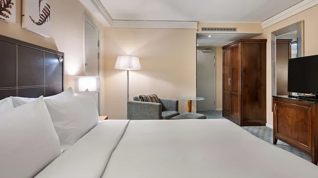 Compact, Deluxe, Queen Bed، Hilton Dresden 3/5