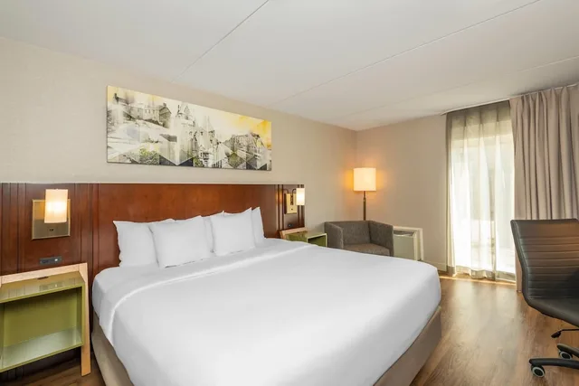 غرفة بسرير كينج، Comfort Inn Kenora, ON 1/2