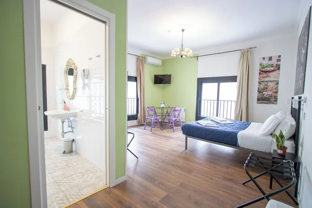 غرفة عائلية بسرير مزدوج، Ostello Bello Napoli 5/8