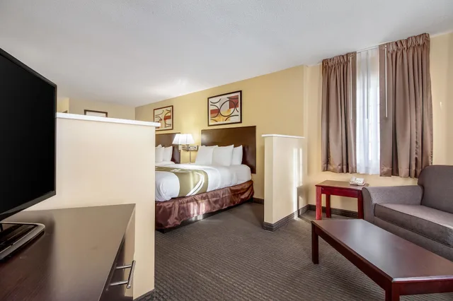 جناح بسريرين كوين مع أريكة، Quality Inn & Suites Lincoln North 2/3