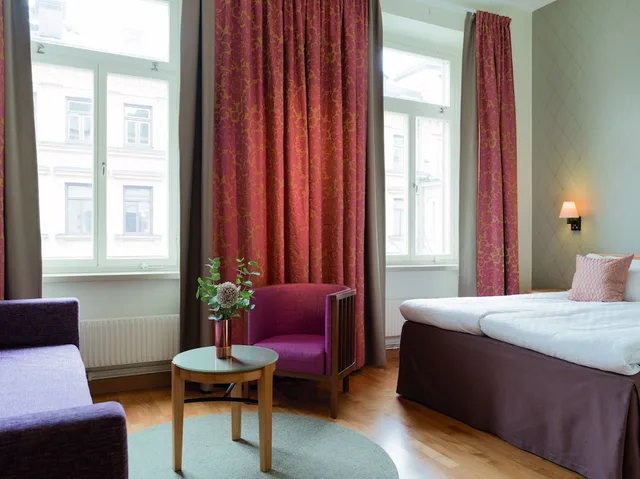 غرفة عائلية بسرير مزدوج مع أريكة، Elite Hotel Adlon 1/8