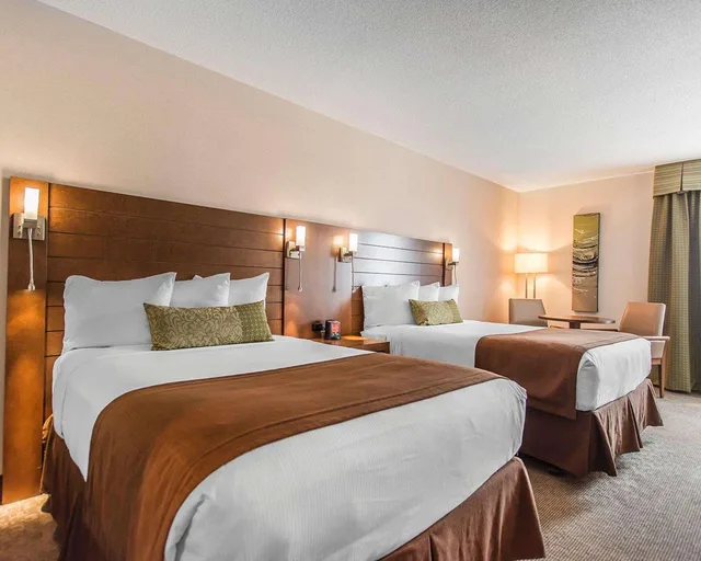 Upgrade, Business, 2 Double Beds, Quality Inn Rouyn-Noranda 3/6