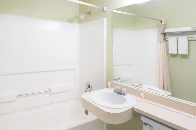 Room, 2 Queen Beds, Days Inn by Wyndham Henrietta/Rochester Area 2/5