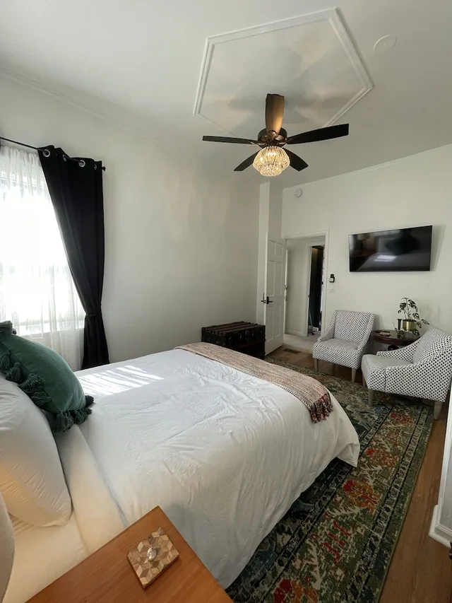 جناح ديلوكس بسرير كوين مع سرير سحّاب إضافي، The Adagio Bed and Breakfast 3/8