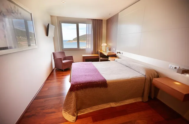 غرفة بسرير مزدوج أو سريرين منفصلين بإطلالة على البحر، Hotel Ego 1/9