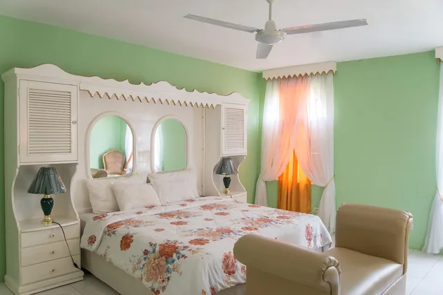 غرفة بسرير كوين، Villa Diamond Suite 1/6