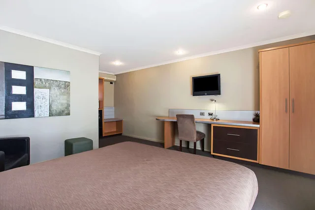 Upgrade, Queen Bed، Comfort Inn On Raglan 2/3