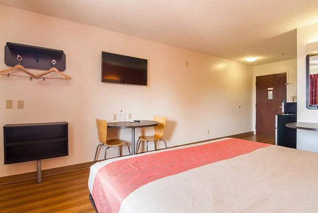 غرفة بسرير كوين بغرفة نوم واحدة للمدخنين، Motel6 Jonesboro, GA 3/4