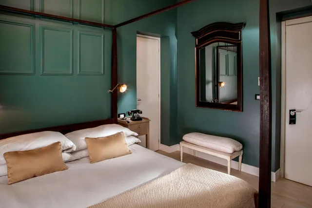 Room, Queen Bed, The B Place 5/10