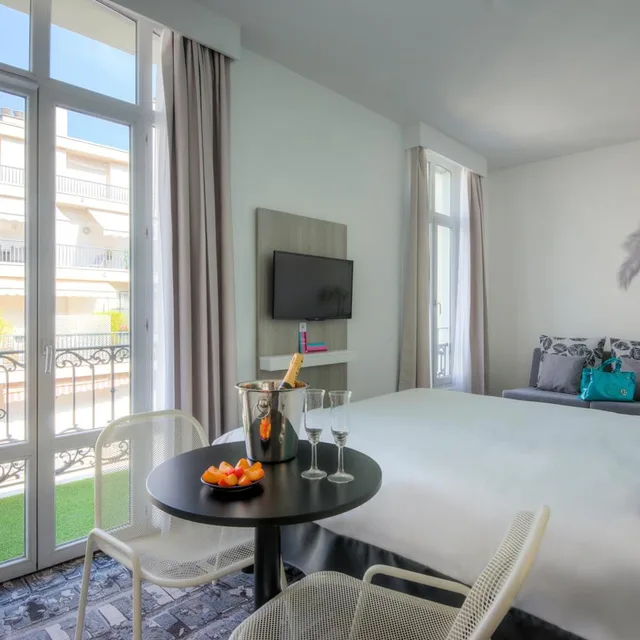 غرفة بسرير كوين مع أريكة، Ibis Styles Nice Centre Gare 2/8