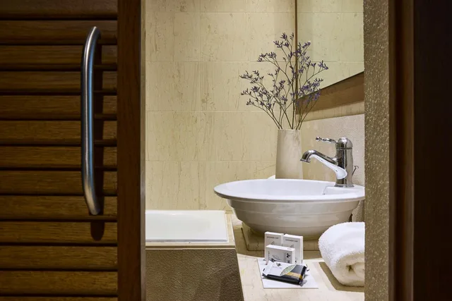غرفة سوبيريور بسرير مزدوج بإطلالة على البحر، Aquila Elounda Village - Adults Only 3/4