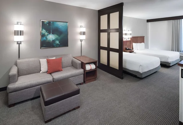غرفة بسريرين كوين مع أريكة، Hyatt Place Jacksonville Airport 2/3