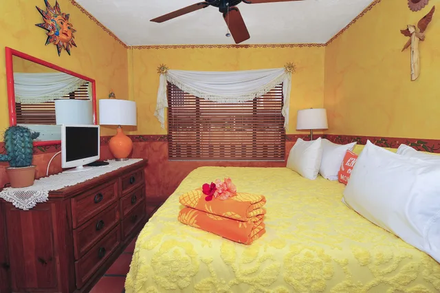 1 Bedroom, Suite, King and Twin Beds, Sea Side، Blue Seas Courtyard 1/3