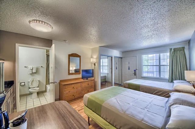 Standard, 2 Double Beds, Accessible, Studio 6 Extended Stay - San Antonio, TX - Medical Center 5/7