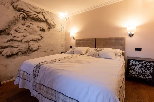 جناح جونيور بسرير كوين بشرفة، Home Hotel Arosa 1/3