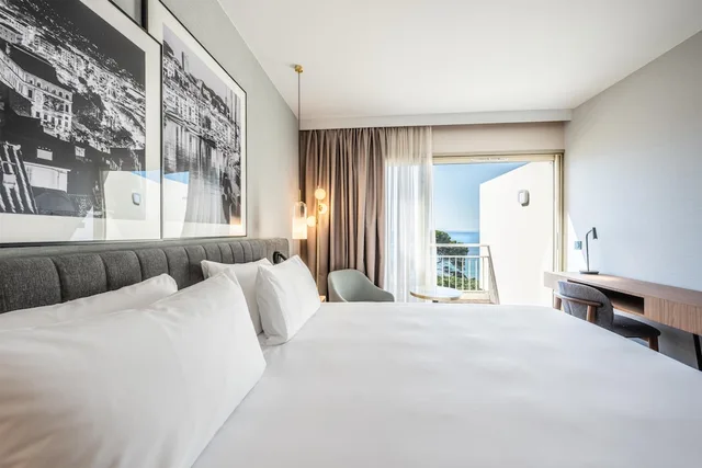 غرفة بريميوم بسريرين منفصلين بإطلالة على البحر، Luxotel Cannes 2/6