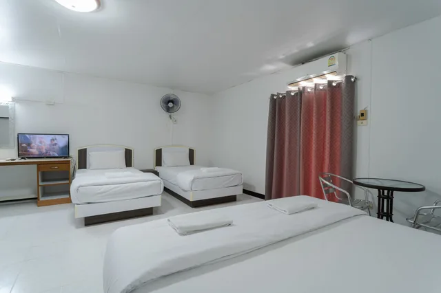 غرفة سوبيريور عائلية رباعية بسرير مزدوج وسريرين منفصلين، Boonchai Mansion 1/10