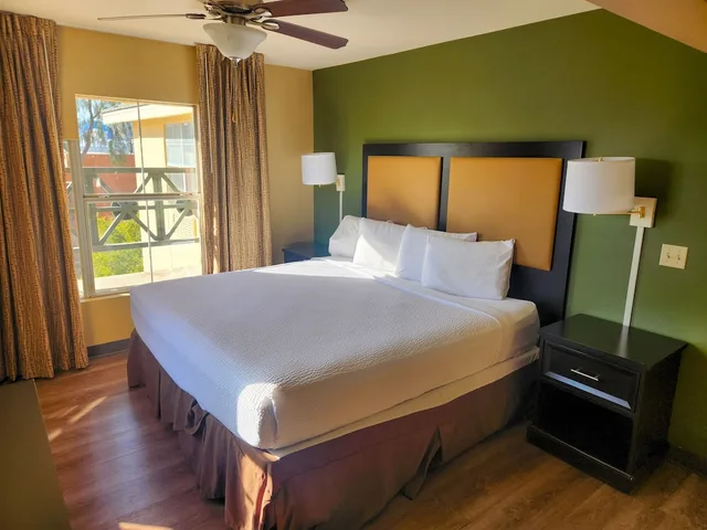 Efficiency, Suite, 1 King and 2 Double Beds، MainStay Suites Las Vegas Flamingo 1/10
