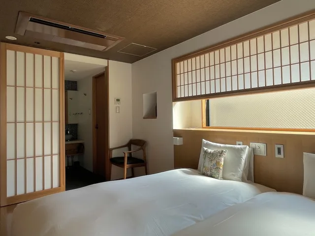 Hollywood, Superior, Twin Beds، Gion Missen 1/4