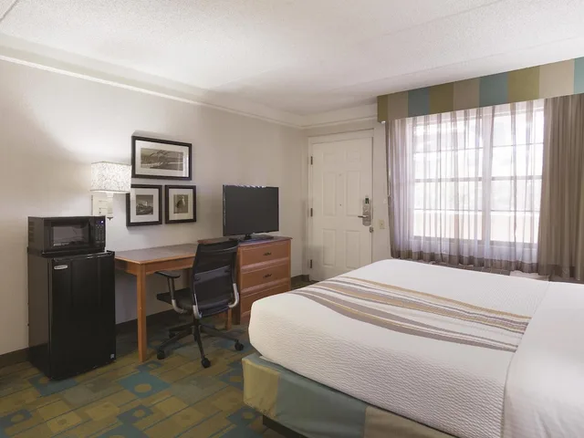 غرفة ديلوكس بسرير كينج لذوي الإعاقة، La Quinta Inn by Wyndham San Diego Chula Vista 6/6