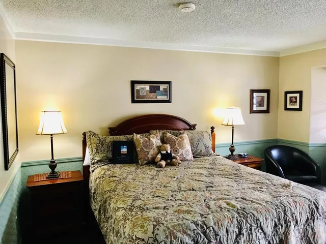 جناح سوبيريور بسرير كينج، Gunn House Hotel 2/2