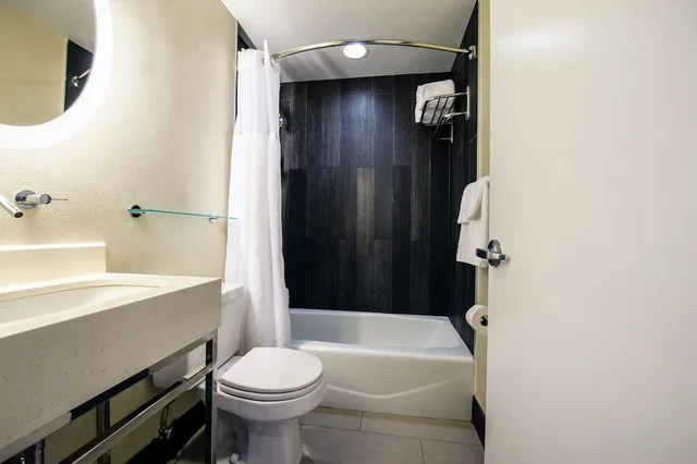 Room, Queen Bed, The Solita Soho Hotel An Ascend Hotel Collection Member 8/9