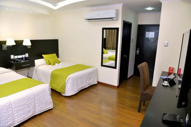 غرفة تنفيذية بسريرين منفصلين، Ramada Hotel Guayaquil 1/6