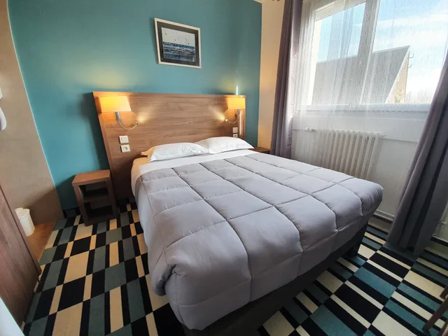 Adjoining, 2 Double Beds، Hotel Les Pieux 3/10
