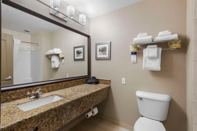 غرفة بسرير كينج، Best Western Plus Fernie Mountain Lodge 8/10