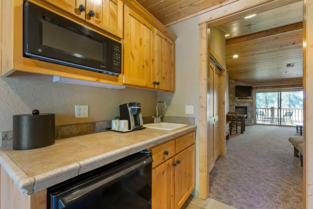 جناح بسرير كينج مع أريكة بجاكوزي، BEST WESTERN PONDEROSA LODGE 8/8