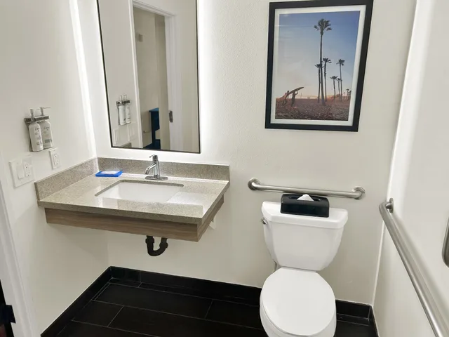غرفة بسرير كينج لذوي الإعاقة، Holiday Inn Express Hotel Suites Carpinteria 9/10