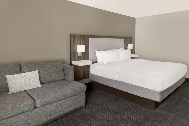 Study, King Bed, Sofa، Hampton Inn Olathe 3/4