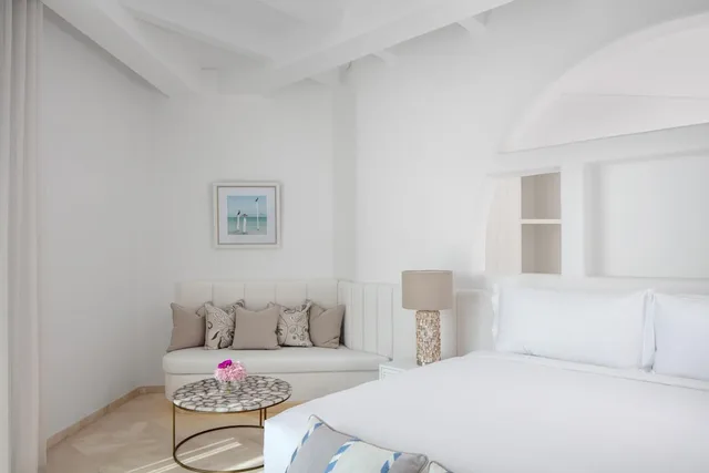 غرفة بسرير كينج بإطلالة على البحر، Anantara Retreat Santorini Abu Dhabi - Adults Only 1/2