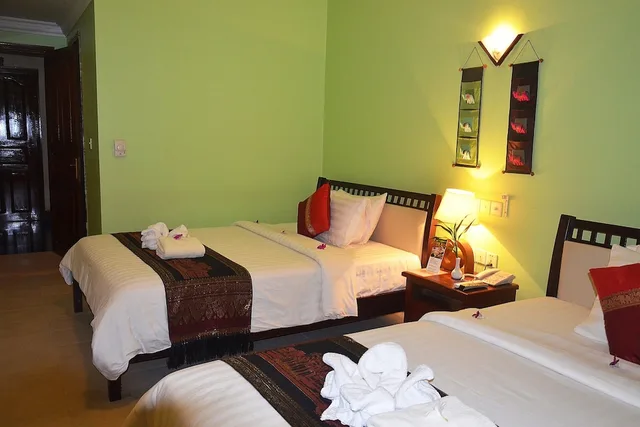 Family, Twin Beds, Parklane Hotel 2/6