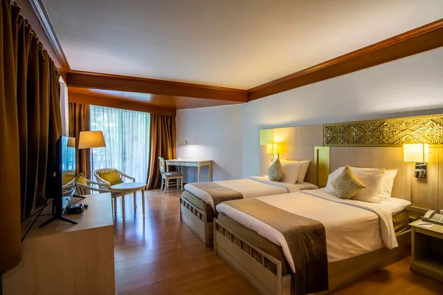 غرفة ديلوكس بسريرين منفصلين بإطلالة على المسبح، Best Western Premier Bangtao Beach Resort & Spa 1/3