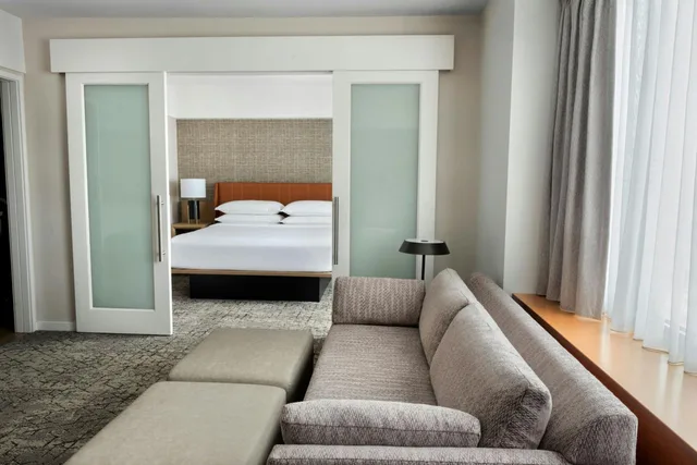 جناح جونيور بسريرين مزدوجين مع أريكة، SHERATON BOSTON HOTEL 5/10