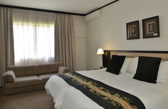 غرفة قياسية بسريرين منفصلين، Cumberland Hotel Worcester 1/3