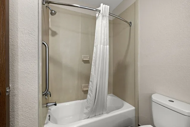 جناح بسرير كينج، Clarion Pointe Lakeland I-4 8/8