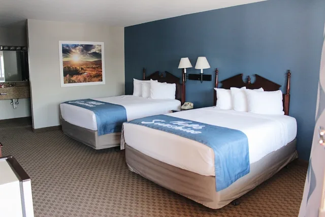 غرفة قياسية بسريرين كوين، Days Inn by Wyndham Show Low 2/4