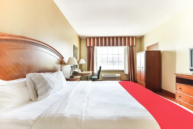 غرفة بسرير كينج لذوي الإعاقة، Oyo Townhouse Oklahoma City Airport 1/10
