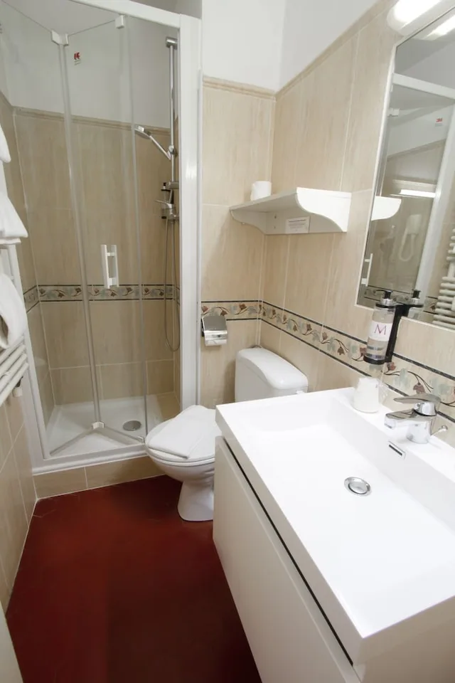 غرفة تقليدية بسرير مزدوج بإطلالة على الفناء، Chalet de L Isere 8/8