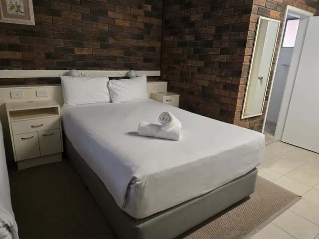 غرفة قياسية بسرير كوين وسرير فردي، Best Western Parkside Motor Inn 6/10