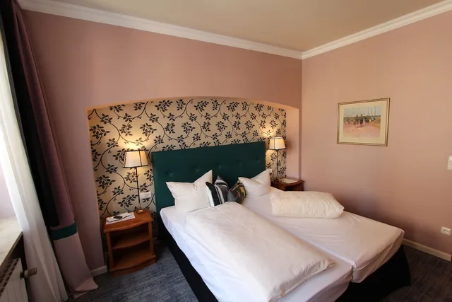 غرفة أساسية بسريرين منفصلين، Hotel Goldener Hirsch 5/10