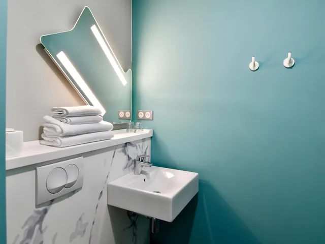 غرفة بسرير مزدوج وسريرين منفصلين، ibis budget Saint Nazaire Centre Gare 4/5