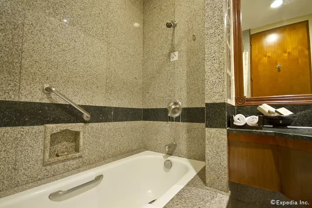 Ambassador Room، Waterfront Cebu City Hotel and Casino 8/10