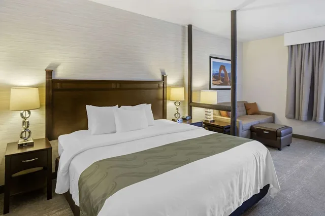 جناح بسرير كينج لذوي الإعاقة، Quality Suites Moab near Arches National Park 1/3